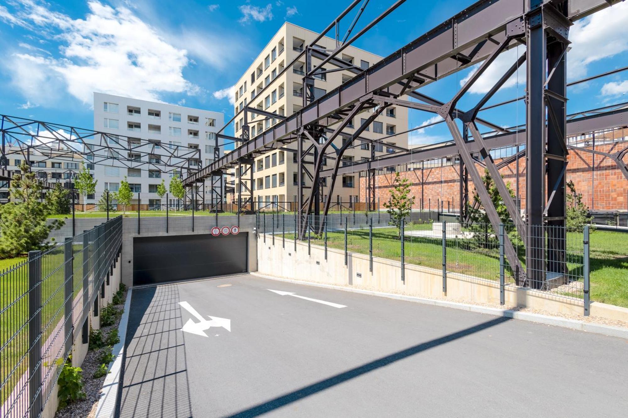 Апартаменти Bright 2Br - 7Th Floor, Balcony, Free Parking By Gravity Прага Екстер'єр фото
