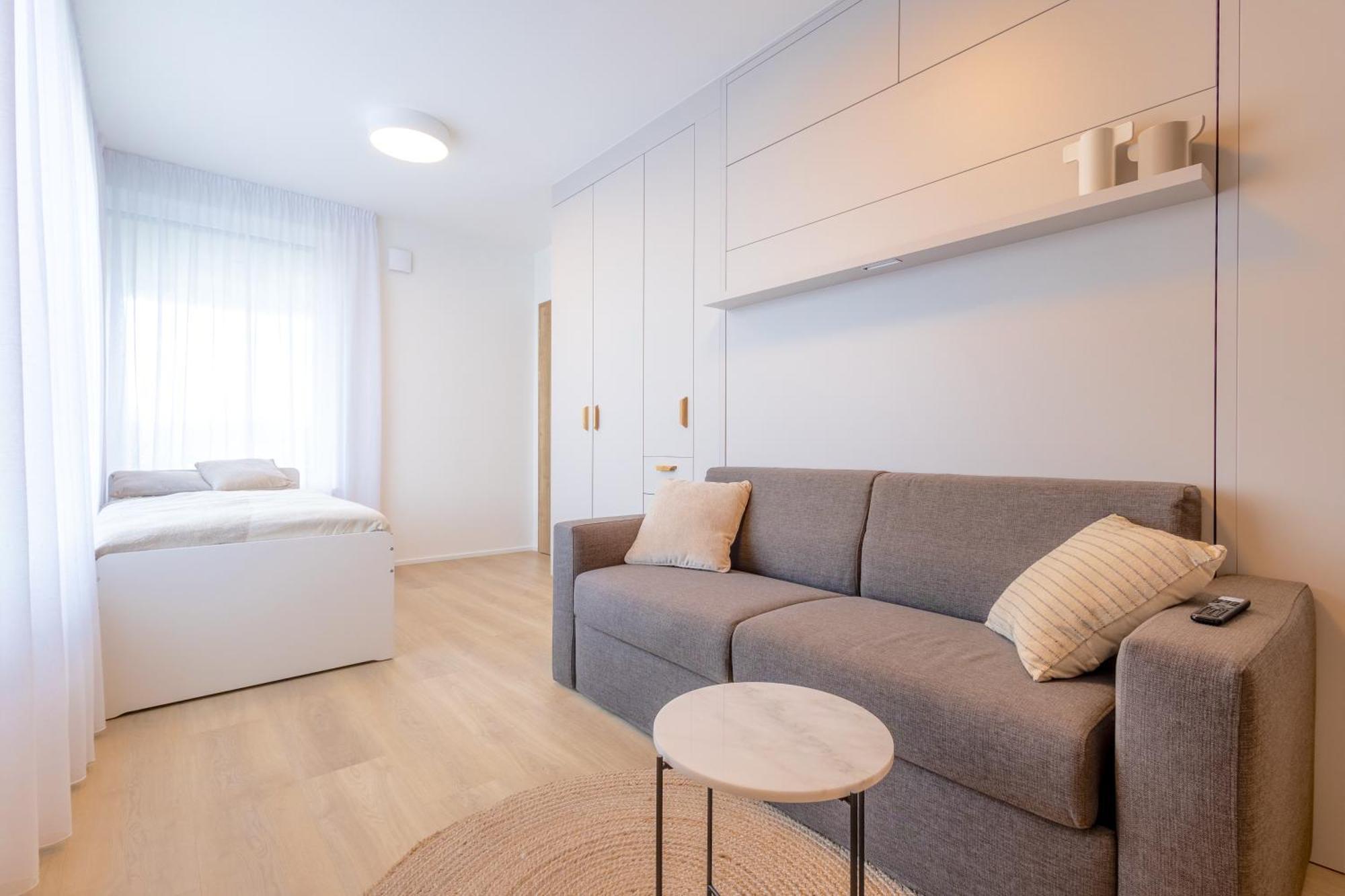 Апартаменти Bright 2Br - 7Th Floor, Balcony, Free Parking By Gravity Прага Екстер'єр фото