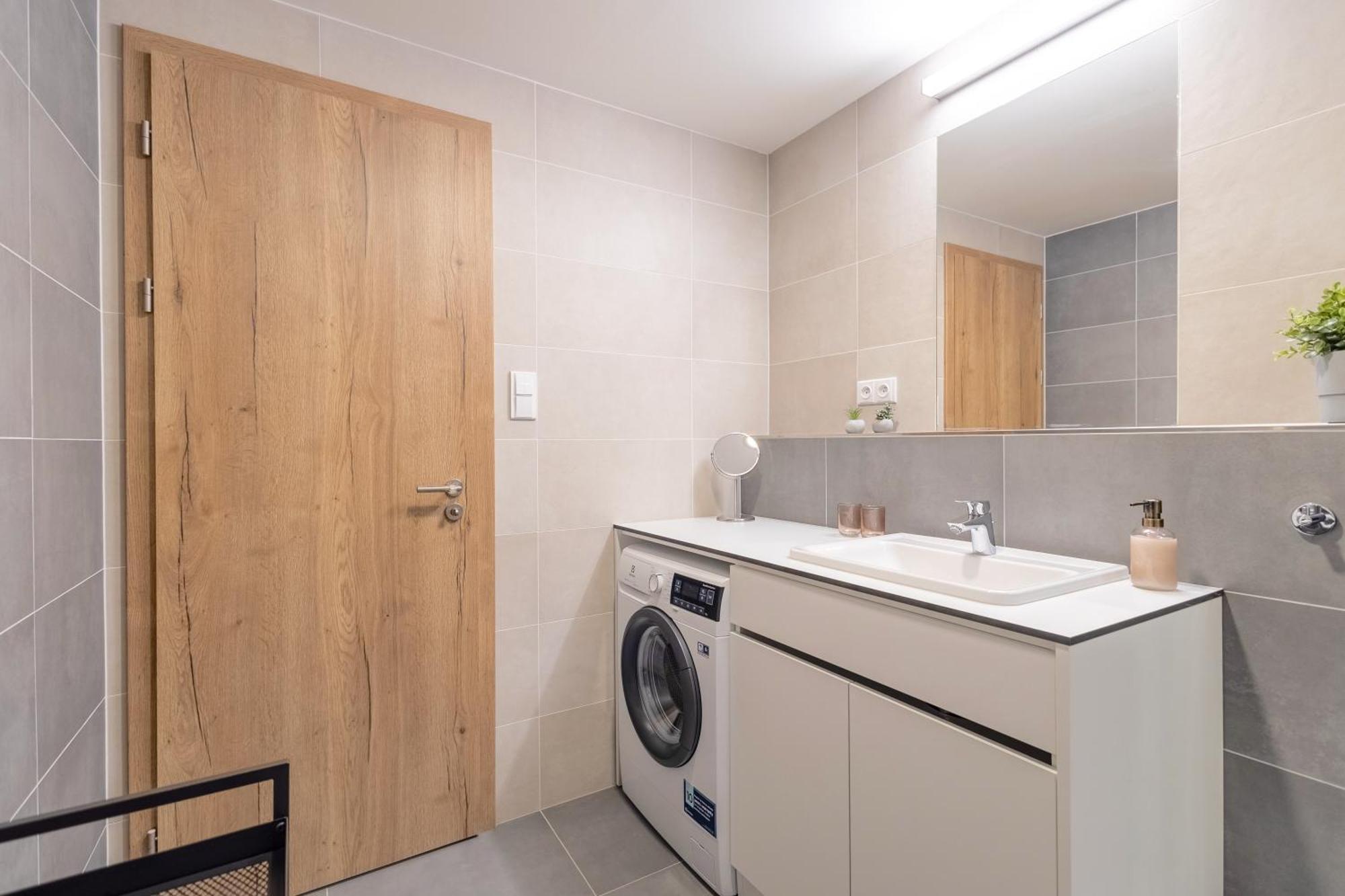 Апартаменти Bright 2Br - 7Th Floor, Balcony, Free Parking By Gravity Прага Екстер'єр фото