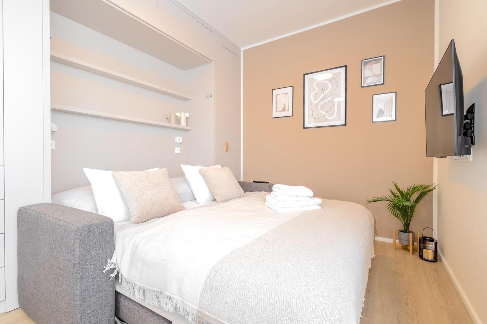 Апартаменти Bright 2Br - 7Th Floor, Balcony, Free Parking By Gravity Прага Екстер'єр фото