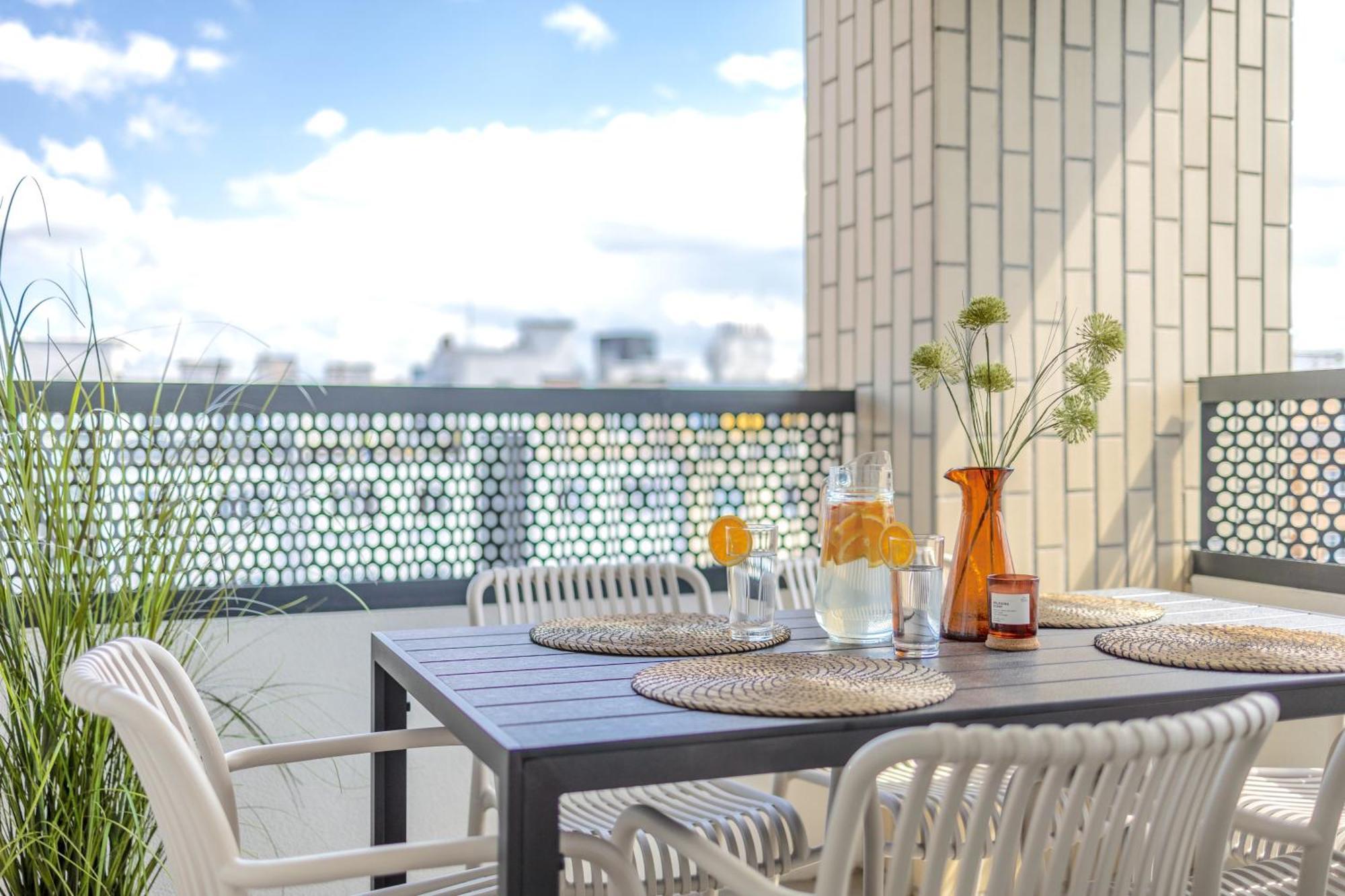 Апартаменти Bright 2Br - 7Th Floor, Balcony, Free Parking By Gravity Прага Екстер'єр фото
