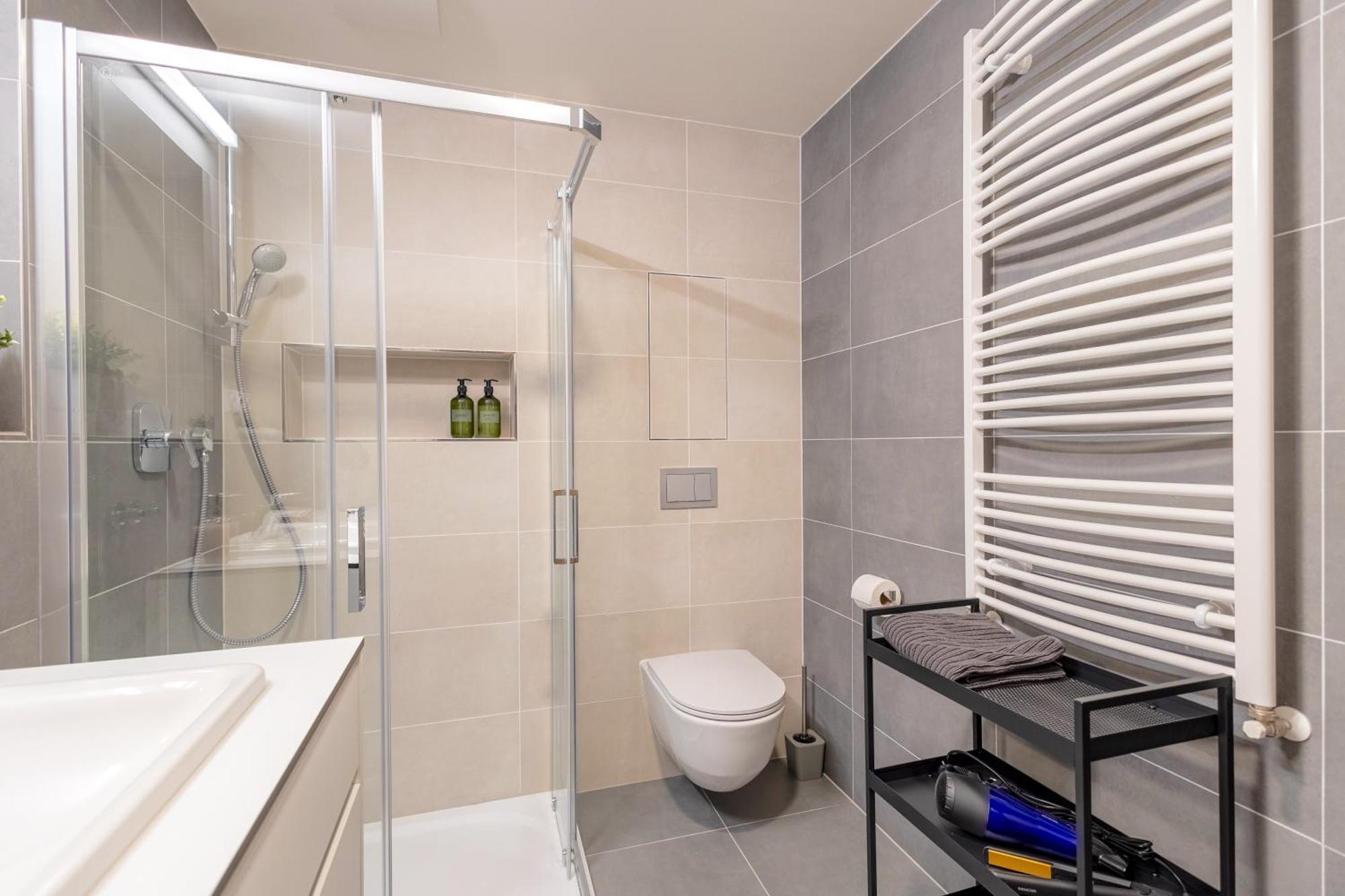 Апартаменти Bright 2Br - 7Th Floor, Balcony, Free Parking By Gravity Прага Екстер'єр фото