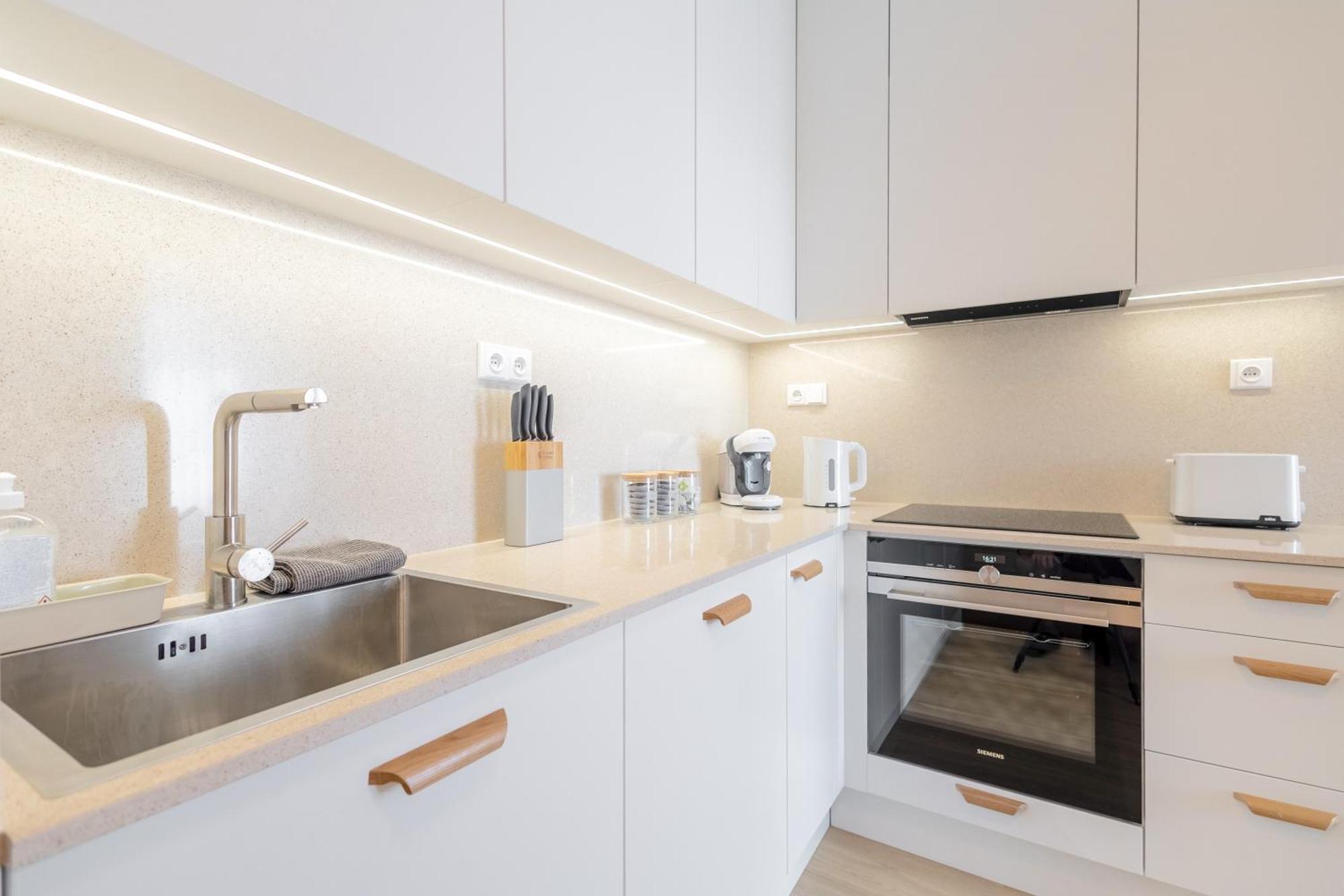 Апартаменти Bright 2Br - 7Th Floor, Balcony, Free Parking By Gravity Прага Екстер'єр фото