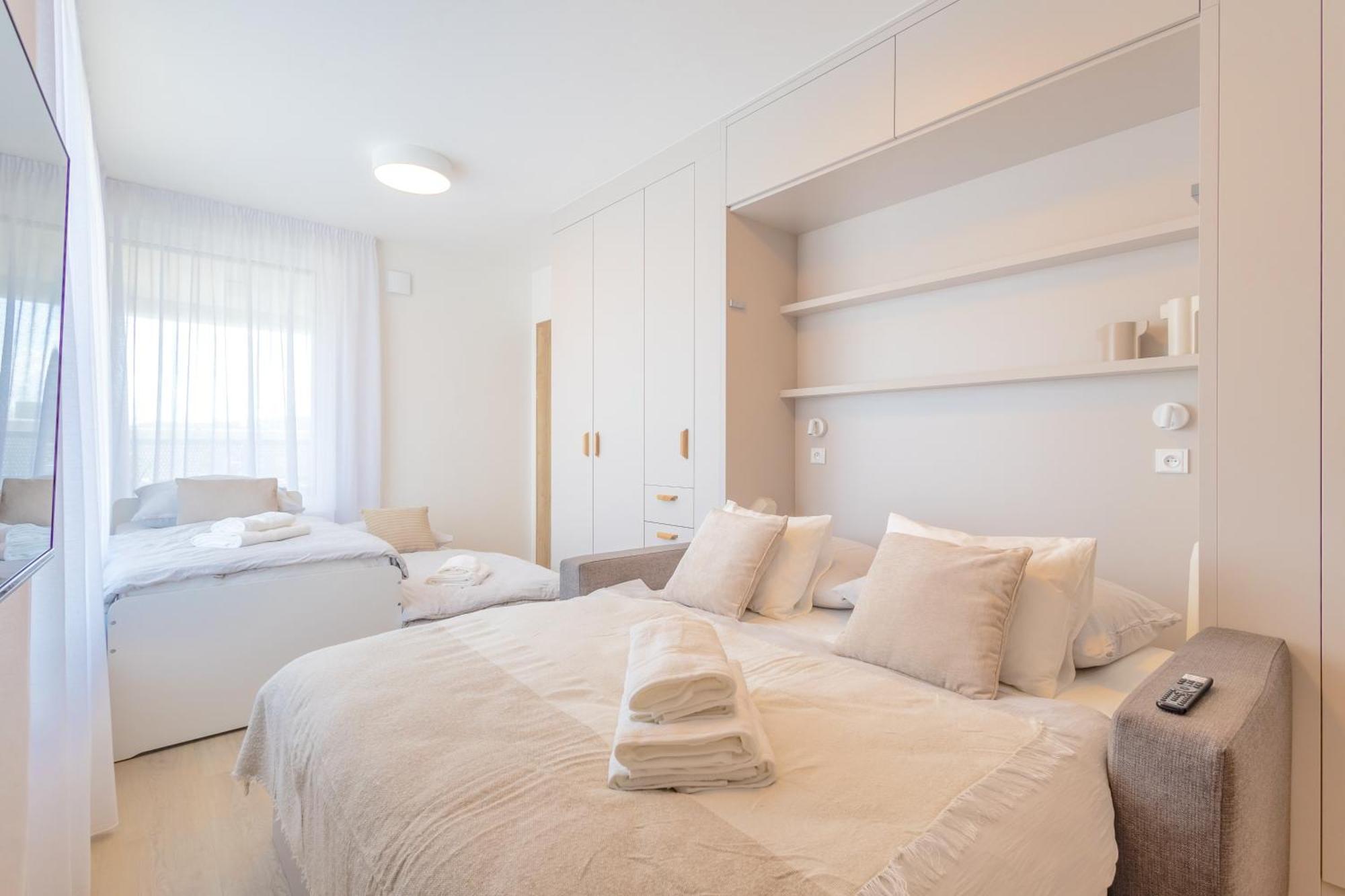 Апартаменти Bright 2Br - 7Th Floor, Balcony, Free Parking By Gravity Прага Екстер'єр фото