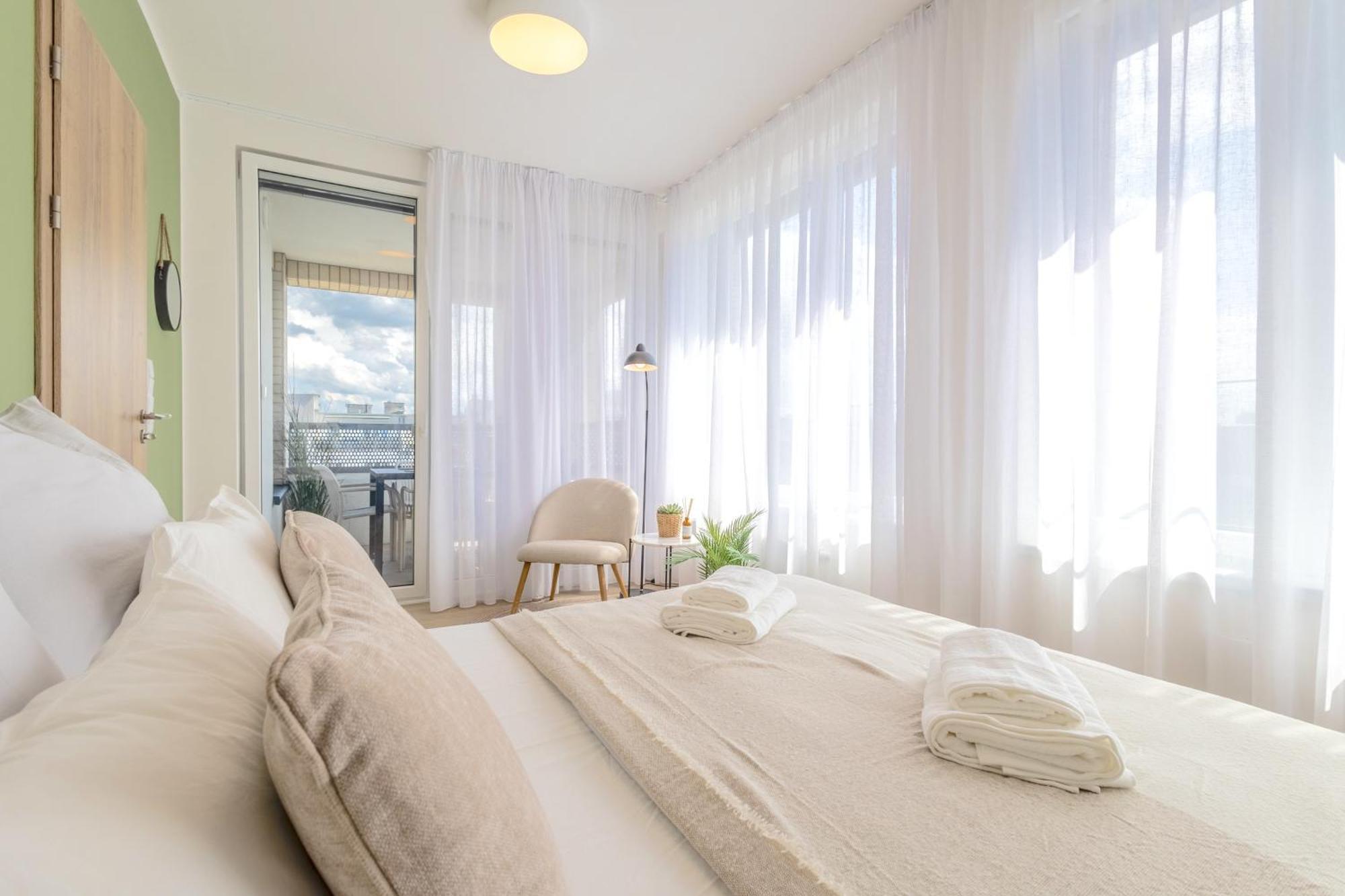 Апартаменти Bright 2Br - 7Th Floor, Balcony, Free Parking By Gravity Прага Екстер'єр фото