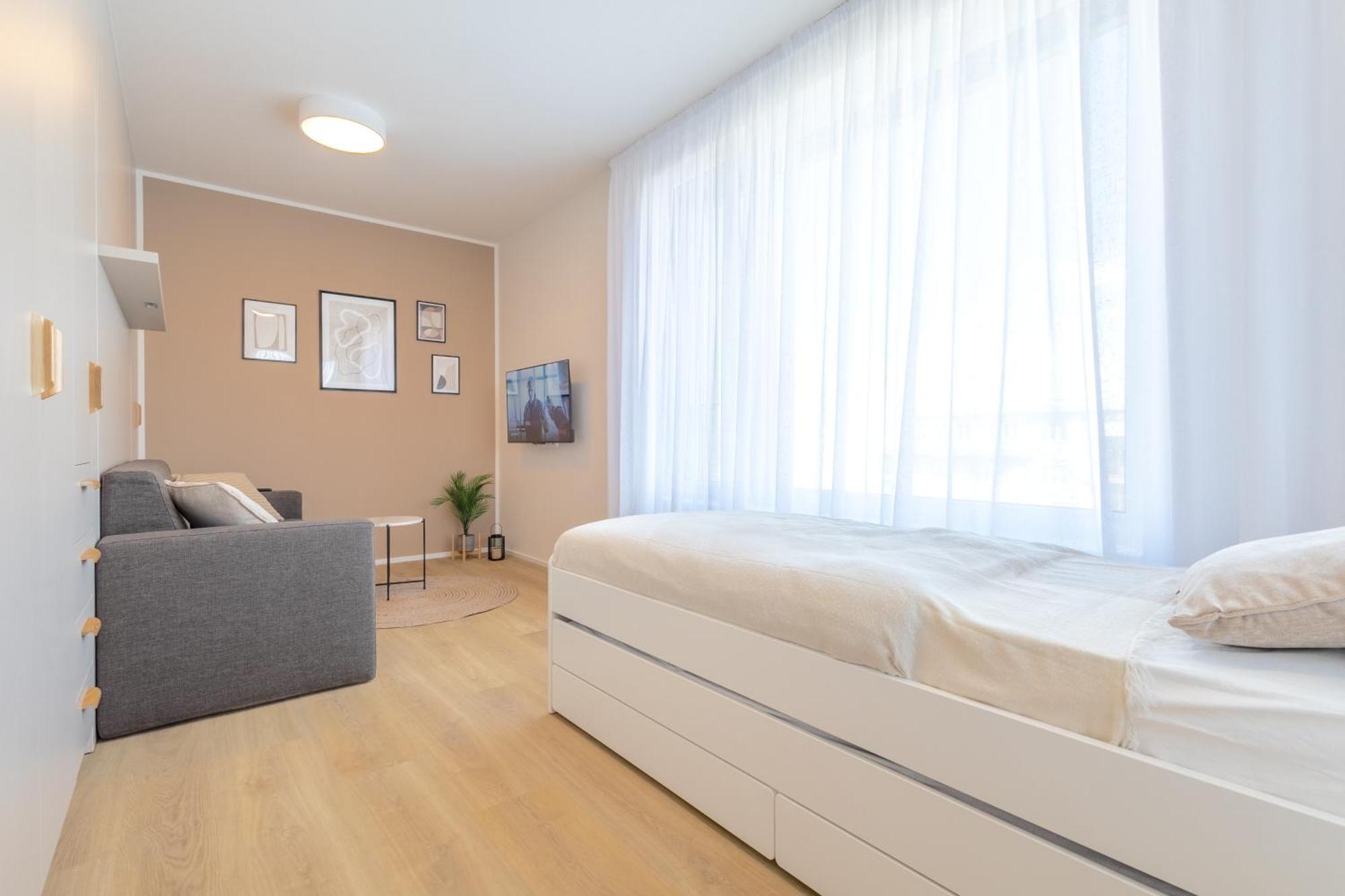 Апартаменти Bright 2Br - 7Th Floor, Balcony, Free Parking By Gravity Прага Екстер'єр фото
