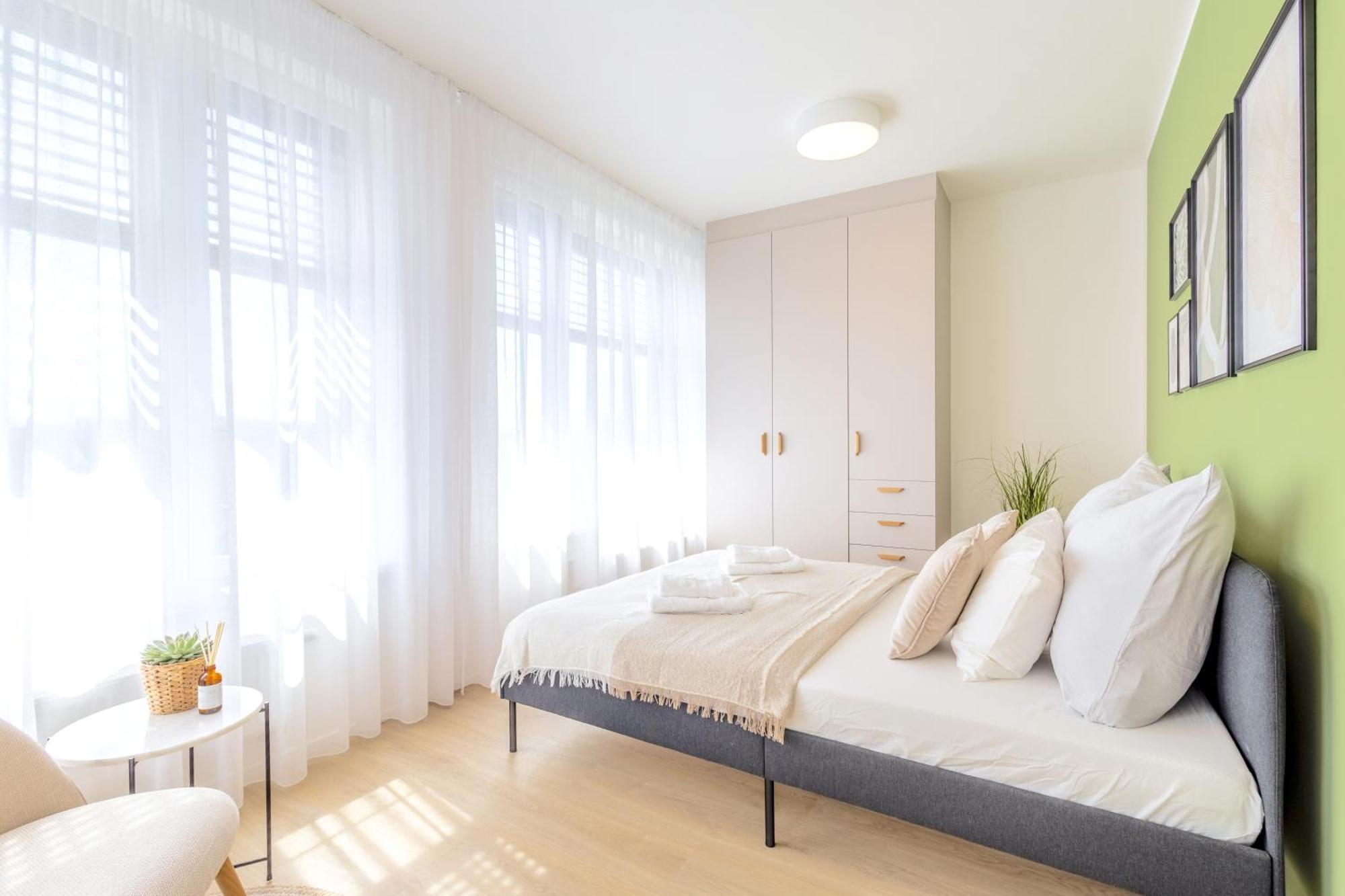 Апартаменти Bright 2Br - 7Th Floor, Balcony, Free Parking By Gravity Прага Екстер'єр фото